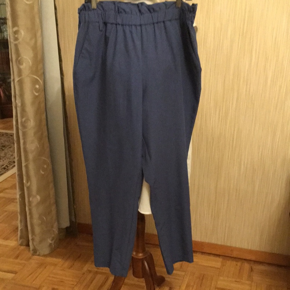 Ladies pants. BCBG.